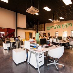 כל הארץ, כל שעות היום.